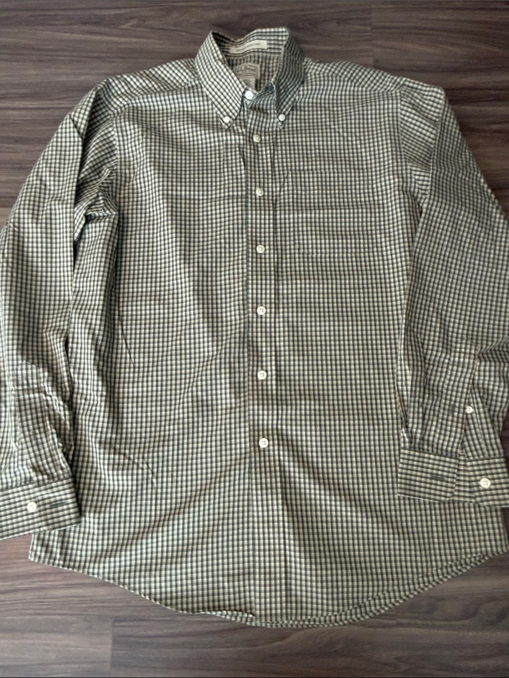 Men’s Medium L.L. Bean Classic Green Check Button-Down Shirt 100% cotton